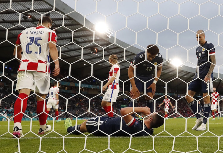 အင်္ဂလန်နဲ့ ပွဲမှာ ခြေစွမ်းပြနိုင်ခဲ့ပေမယ့် အရေးကြီးတဲ့ နောက်ဆုံး ပွဲစဉ်မှာမှ ခရိုအေးရှားကို ဂိုးပြတ် အရေးနိမ့်သွားတဲ့ အိမ်ကွင်း ပရိသတ် ရှေ့မှောက်မှာ ယူရို ၂၀၂၀ ကို လက်ပြ နှုတ်ဆက်သွားခဲ့ရပါတယ်။