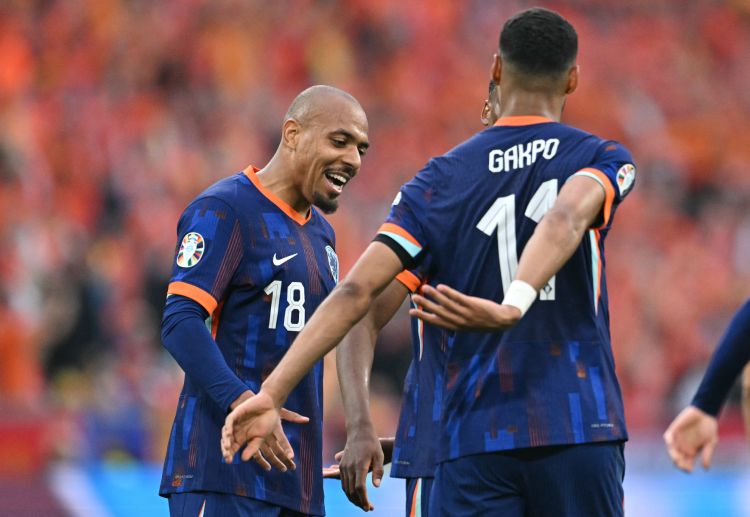 欧国联 荷兰进攻端依靠加克波和马伦。