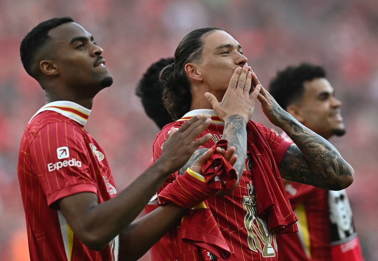 သူ့ကို ခေါ်ယူဖို့ အတွက် စီးရီးအေ ထိပ်သီး နာပိုလီ၊ လာလီဂါ ကလပ် အက်တလက်တီကိုမက်ဒရစ်နဲ့ ဆော်ဒီပရိုလိဂ် ကလပ်တွေက စိတ်ဝင်စားခဲ့ကြပါတယ်။