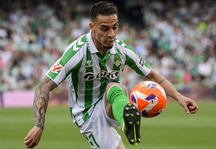 လာလီဂါ ကလပ် ရီးရဲလ်ဘက်တစ် ဥက္ကဌ အိန်ဂျယ် ဟာရို ကတော့ အန်တိုနီကို ခေါ်ယူဖို့ အစွမ်းကုန် ကြိုးပမ်းသွားမယ်လို့ ပြောကြားခဲ့ပါတယ်။