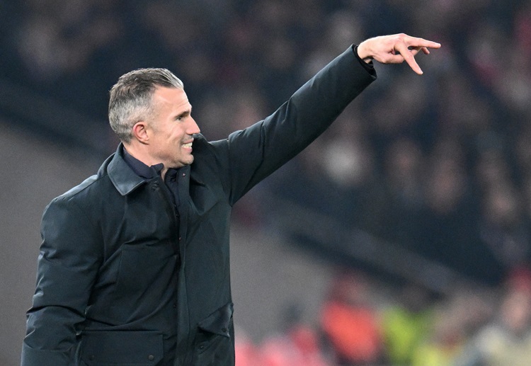 Shaqueel van Persie được tung vào sân ở Europa League