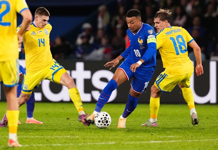 အမ်ဘာပေး ကတော့ ၂၀၂၂ ခုနှစ် ကမ္ဘာ့ဖလား ဗိုလ်လုပွဲမှာ ဟက်ထရစ် ရခဲ့ပြီး ဒါဟာ ပြိုင်ပွဲ သမိုင်းတလျှောက် ဒုတိယမြောက် ကစားသမားလည်း ဖြစ်ပါတယ်။