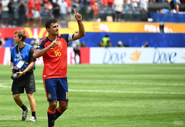 Rodri tornou-se o primeiro jogador da Premier League a conquistar a Bola de Ouro de uma Copa do Mundo