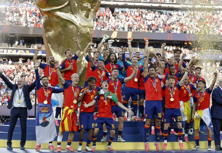 ဒီအောင်ပွဲနဲ့ အတူ စပိန် အသင်းဟာ ယူရို ချန်ပီယံ ဖြစ်ပြီးနောက် ကမ္ဘာ့ဖလားကို ဆက်တိုက် ဆွတ်ခူးနိုင်တဲ့ ၄ သင်းမြောက် အသင်း ဖြစ်လာခဲ့ပါတယ်။